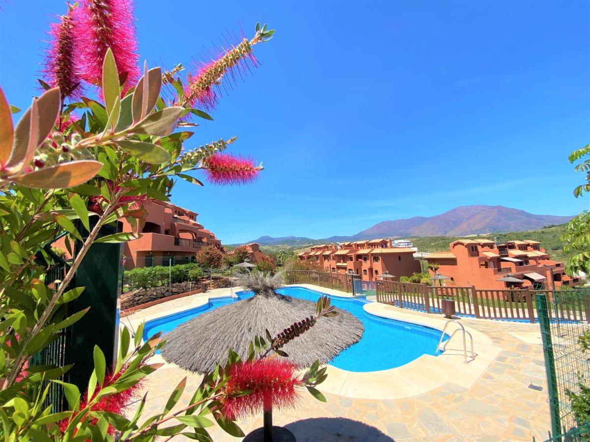 Sea View Penthouse Apartment With Hot Tub - Casa Bella Vista, Buenas Noches , Estepona Exterior foto